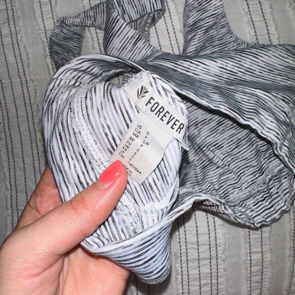 forever 21 striped grey sports bra with pads - Picture 3 of 3
